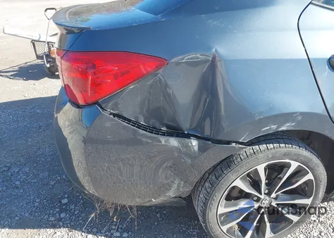 2018 Toyota Corolla Se z USA, uszkodzony, nr VIN 5YFBURHE3JP843795